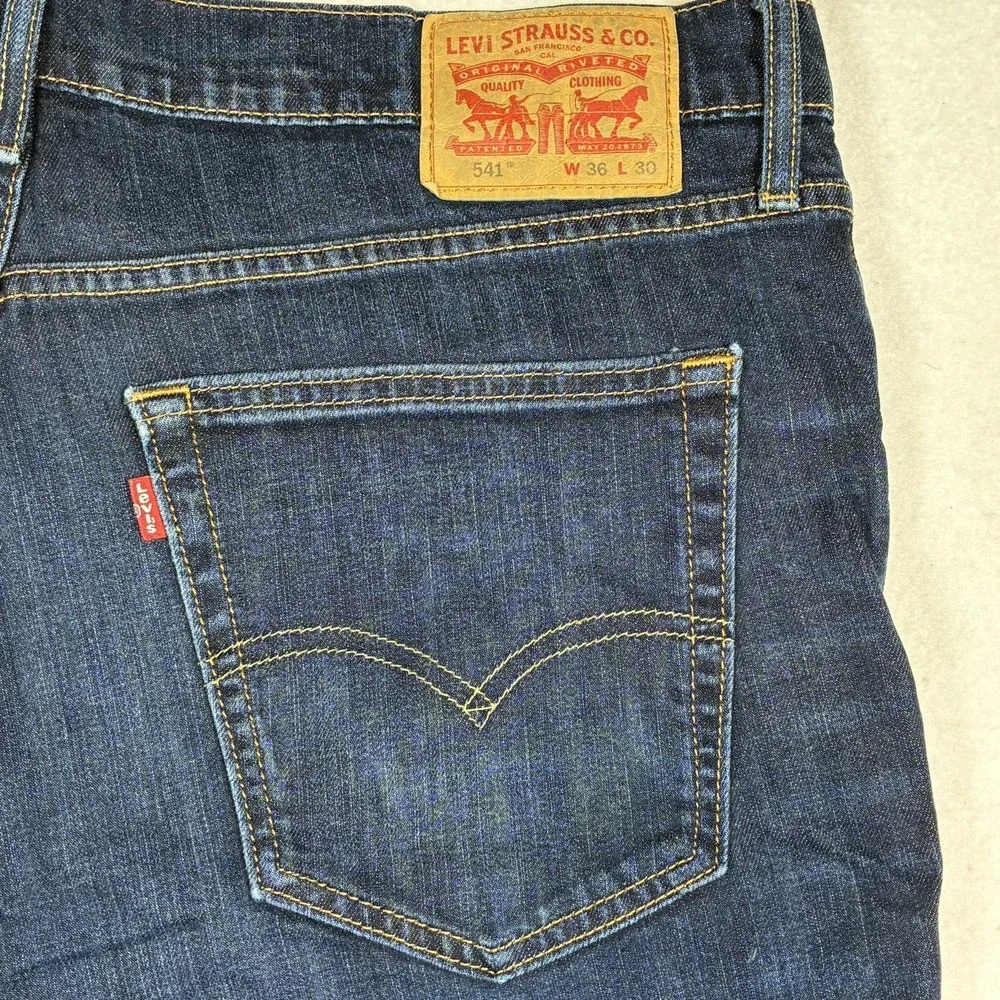 Levis 541 Athletic Taper 36x29 (30 on tag) Dark Wash Blue Jeans Stretch Y2K READ